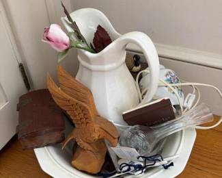 679 assorteddecorativehomegoodsandcolle