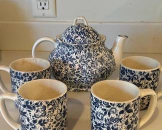 101 bluefloralpatternedceramicteapotwit