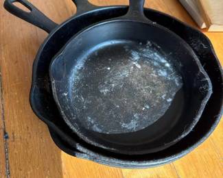 054 trioofcastironskillets