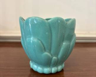 586 turquoiseglazedlotusstylepotteryvas