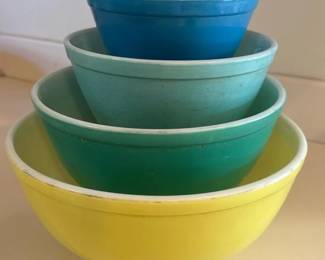 057 pyrexmixingbowlsinprimarycolors
