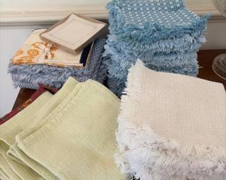 288 assortedclothnapkinsplacematsandtab