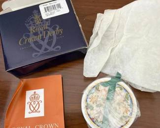292 royalcrownderbyroundchristmasorname