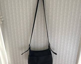 641 coachblackleathershoulderbag