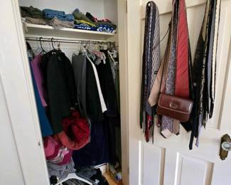 342 assortedclothingclosetlot
