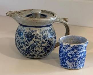 069 stonewareteapotandcupsetinbluespo