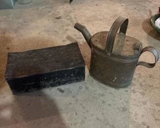 802 metalwateringcanandlibrarybureaufi