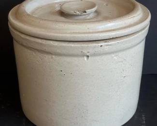 153 beigeglazestonewarecrockwithlid