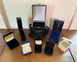 255 assortedjewelrypresentationboxes