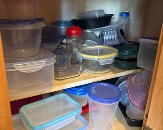 870 assortedplasticfoodstoragecontainers