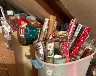 850 assortedrollsofholidaygiftwrap