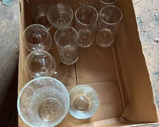 784 assortedglasswareincludingpyrexcorni