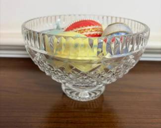 056 cutglasspedestalbowlwithdecorative