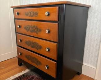 699 hitchcockpaintedfourdrawerchest