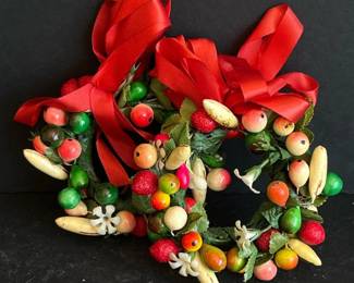 167 fruitadornedminiaturewreathswithred