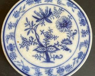 161 vintageblueandwhitefloraltrivet