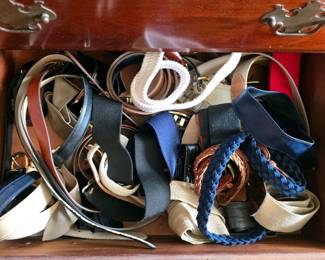 340 assortedleatherandfabricbelts