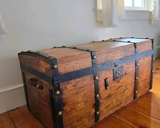 333 woodenstoragetrunkwithmetaltrimvin