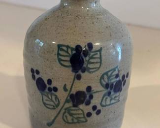 067 greatbaypotterystonewarebudvase
