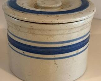 061 stonewarecrockwithbluebandsandlid