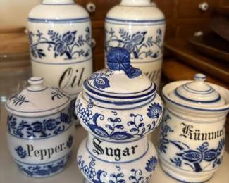 079 blueandwhitegermancanisters