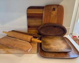 077 woodenservingplattersandcuttingboar