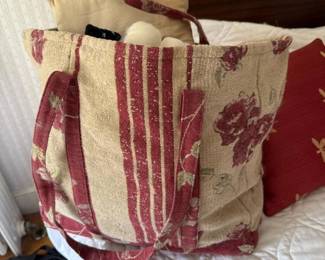 858 plushtoysanddollsassortmentincludin