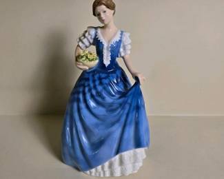 320 royaldoultonhelenbonechinafigurine