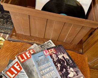 Vinyal record albums, vintage magazines.