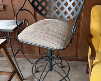 2 barstools $37 set! Weigh maybe 40lbs each. Super quality. 