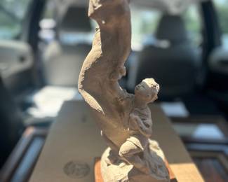 Mother and child Austin sculpture 