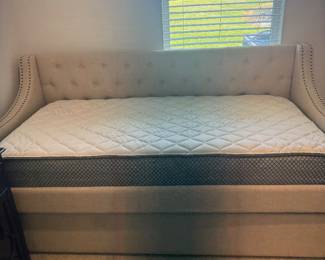 Trundle bed