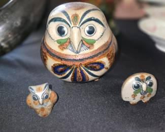 • Traditional Mexican folk art pottery with hand-painted blue, green, orange, and brown floral or feather motifs. • Artist: These pieces closely resemble and are characteristic of works by Jorge Wilmot (1923–2012), a renowned figure in Mexican ceramic arts.