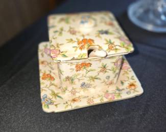 vintage Moriyama Mori-Machi porcelain mustard pot, jam pot, or condiment jar with a matching saucer and lid, featuring a hand-painted floral chintz pattern made in Japan around 1926–1929