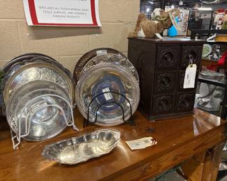 cant have enough silverplate trays...
