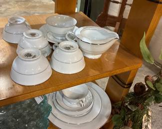 Noritake Vintage "Whitehall" - 5 pc setting for 6 +serving pcs...