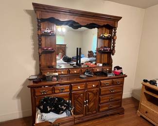 Matching dresser set