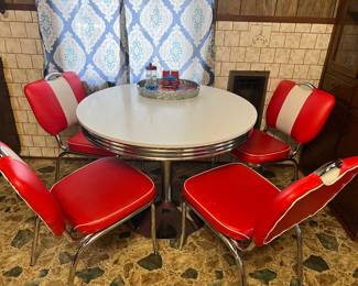 Mint condition table and chairs