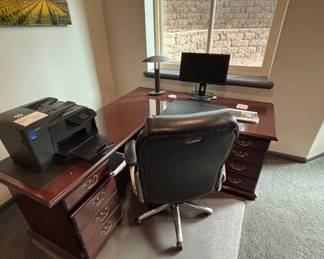 Lot #18 Indiana Furniture Mahogany L-Shape Executive Desk & True.Wellness Chair Chippendale