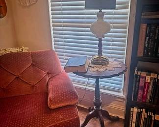 Round side table; chair; lamp