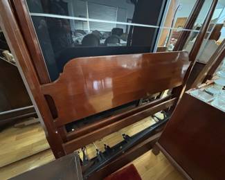 LS18 Federalstyle 4 Post Bed Frame King