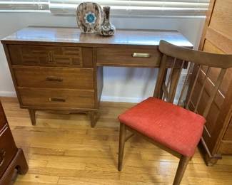 LS7 LS9 c1960 MCM Desk 1963Chair