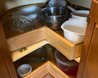 Mixed Kitchenware Lot — A large lot of everyday kitchenware including nested stainless mixing bowls, metal cake pans and molds, colanders, a few nonstick frying pans, glass lids, assorted baking tins, plastic storage lids, and small appliances/attachments (hand blender parts and food-processor bowl/blade shown). Pieces are mixed metals, glass and plastic with visible wear and light staining on some cookware; overall serviceable for home use or as backup pieces. No major brand markings visible in photos; items sold as-is and sold together as one lot. Estimated combined size and weight below reflect the full grouped contents.