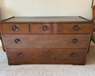 Mahogany chest of drawers