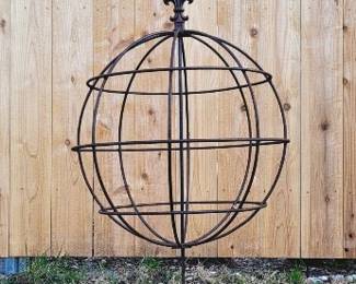 Beautiful Unique Vintage Wrought Iron Globe Garden Sculpture w Fleur De Lis Accent $95