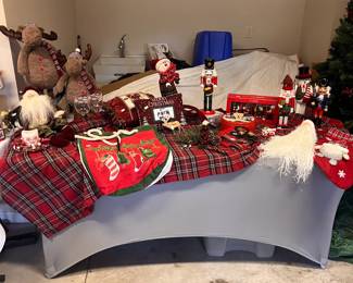christmas decor, tablecloth, nutcrackers
