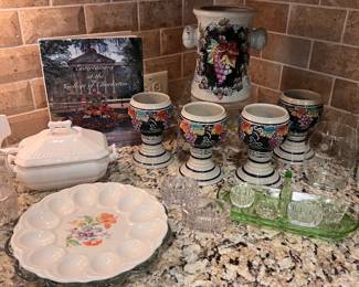 Deviled egg tray, matching cup set