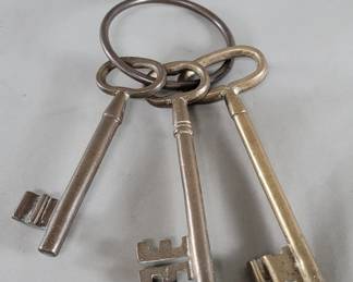 Lot 528  Three vintage brass skeleton keys