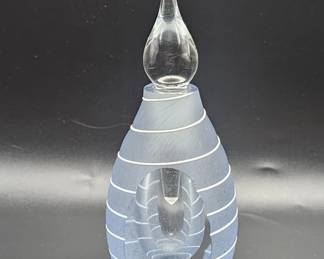 186  Lot 535h  Handblown blue and white threaded art glass