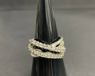 Lot 625h  Vintage sterling silver ring with cubic zirconia